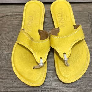Women’s Kino Yellow Leather Sandals Size 9 - EUC
